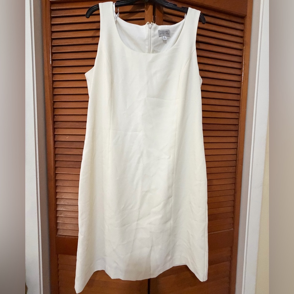 Tahari Ivory Sleeveless Dress, size 16, New no tags.